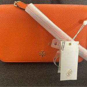 selling this shoulder bag, never worn.